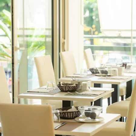 Esplanade 3* Римини