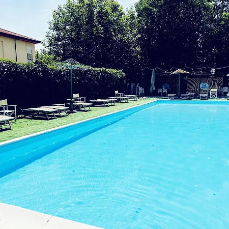 Отель Esplanade 3*