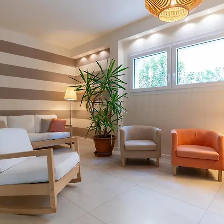 Отель Esplanade